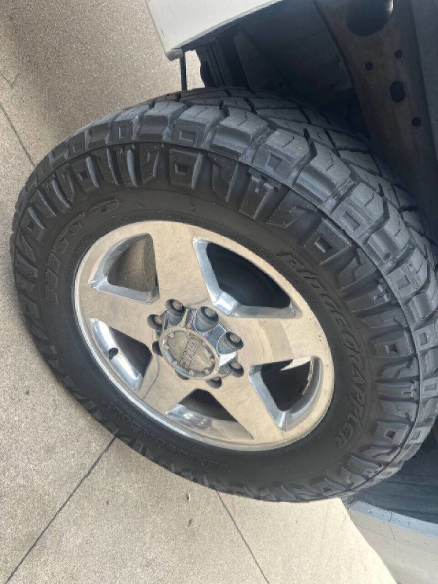 Used 2013 GMC Sierra 2500 Denali w/ Suspension Package, Off-Road image 10