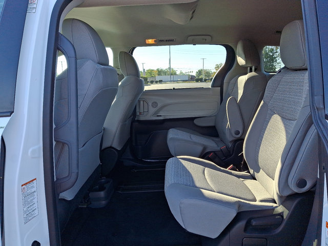 Used 2022 Toyota Sienna LE image 10