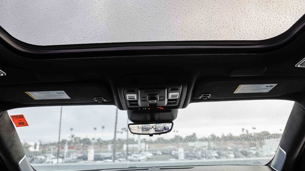 Used 2024 Cadillac Escalade ESV Premium Luxury Platinum AWD/4WD image 19