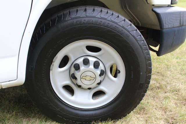 Used 2009 Chevrolet Express 2500 image 28