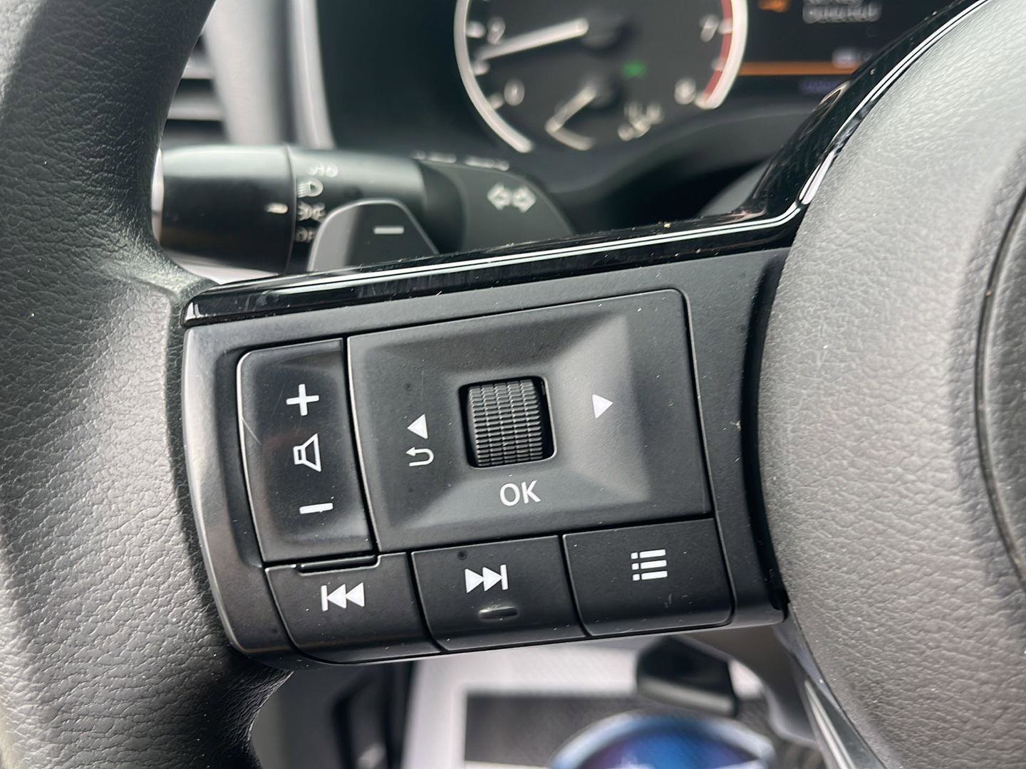 Used 2022 Nissan Rogue SV image 14