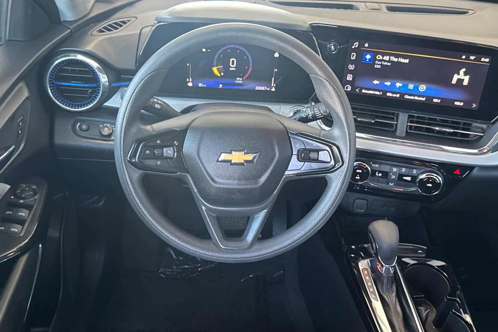 Used 2025 Chevrolet Trax LT FWD image 14
