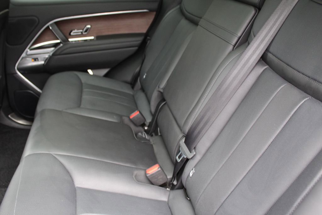 Used 2025 Land Rover Range Rover SE image 5
