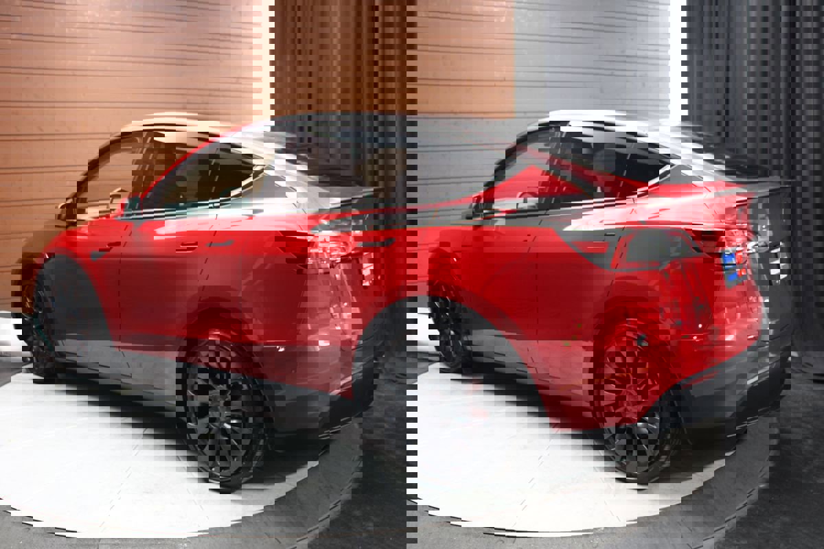 Used 2023 Tesla Model Y Performance image 11