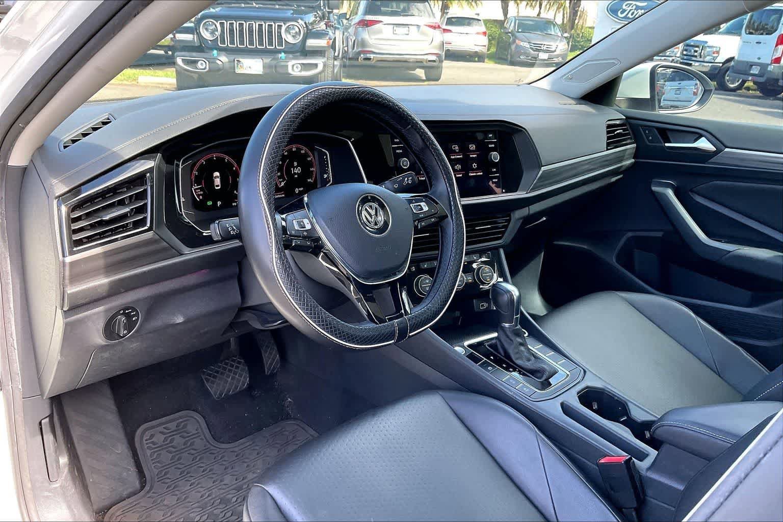 Used 2019 Volkswagen Jetta SEL FWD image 2