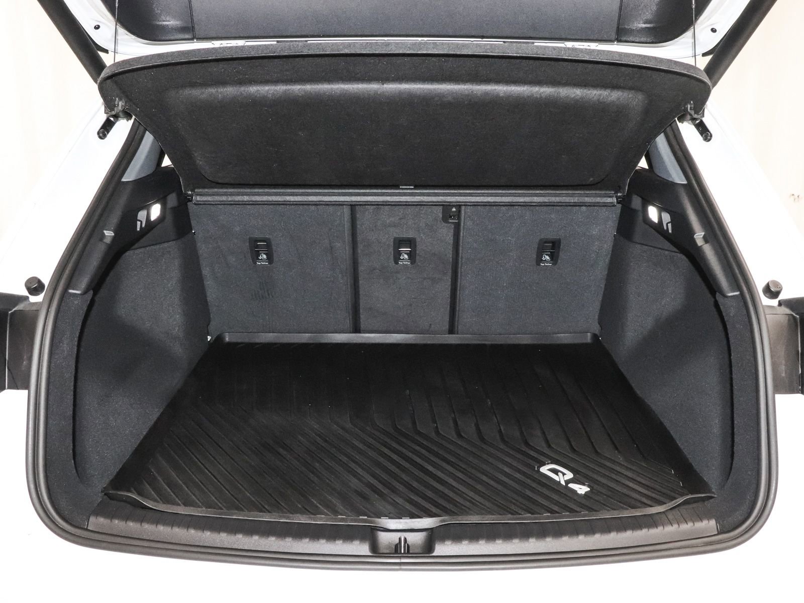 Used 2025 Audi Q4 e-tron Premium Plus w/ Premium Plus AWD/4WD image 42