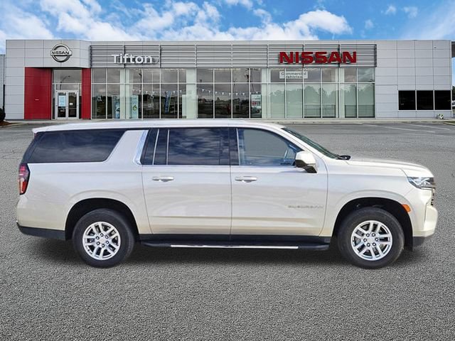 Used 2024 Chevrolet Suburban LT RWD image 3
