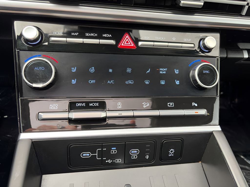 Used 2024 Hyundai Santa Fe Limited FWD image 18