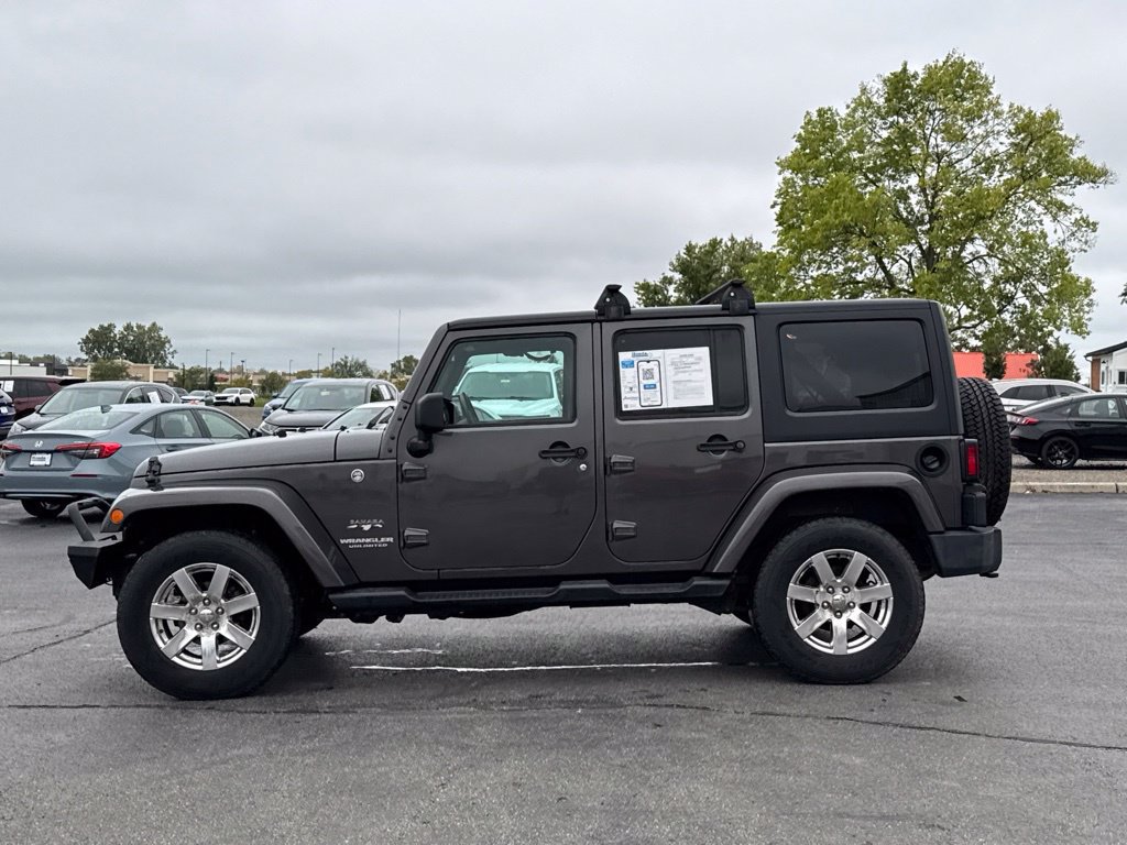 Used 2016 Jeep Wrangler Unlimited Sahara w/ Dual Top Group AWD/4WD image 4