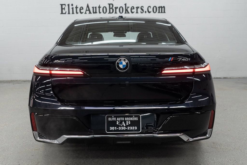 Used 2024 BMW 740i xDrive image 4