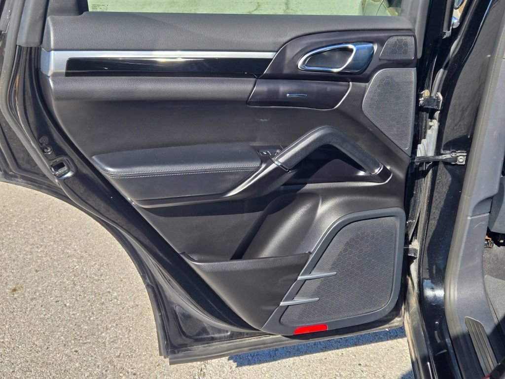 Used 2018 Porsche Cayenne image 35