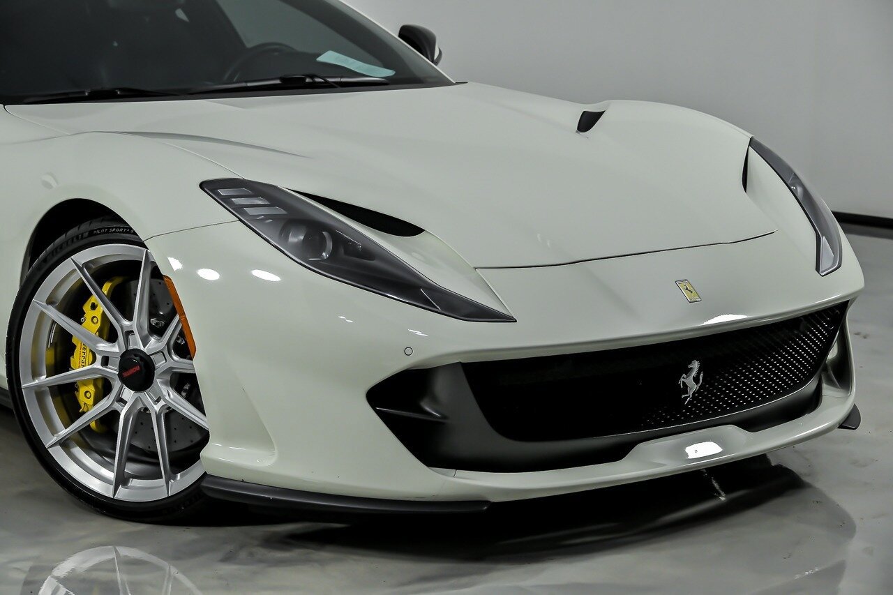 Used 2018 Ferrari 812 Superfast RWD image 3