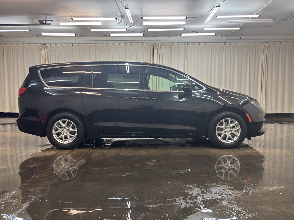 New 2026 Chrysler Voyager LX image 5