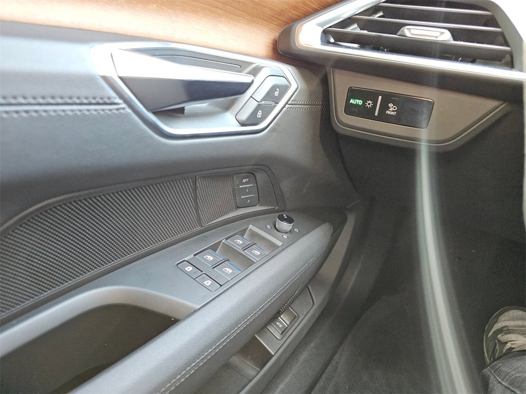 Used 2022 Audi e-tron GT Premium Plus image 31