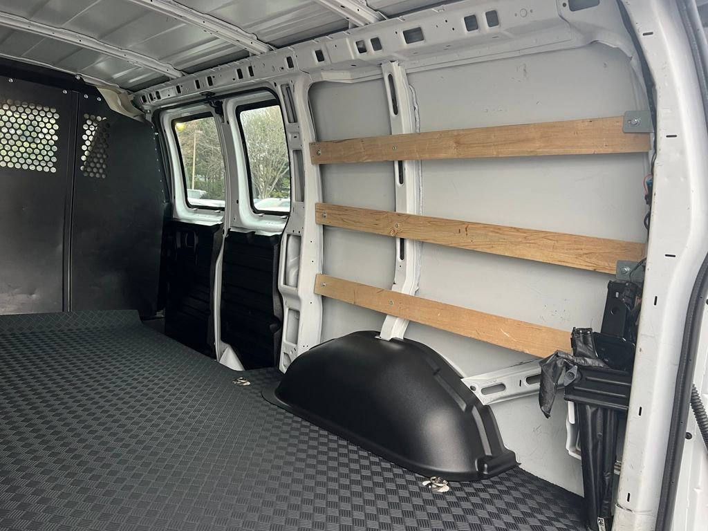 Used 2024 Chevrolet Express 2500 Work Van w/ Driver Convenience Package image 15