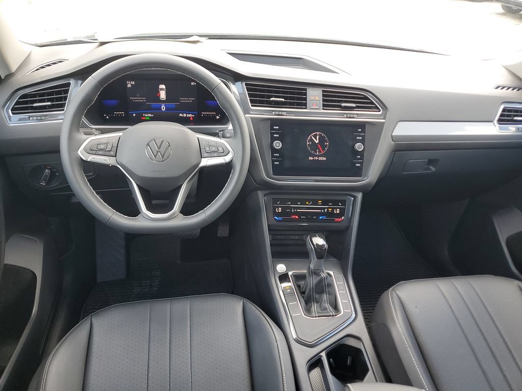 Certified 2023 Volkswagen Tiguan SE w/ Panoramic Sunroof Package FWD image 3