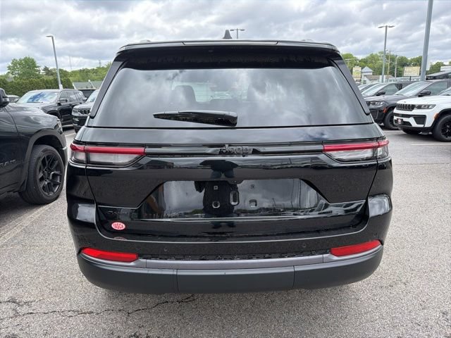 New 2026 Jeep Grand Cherokee Altitude AWD/4WD image 4