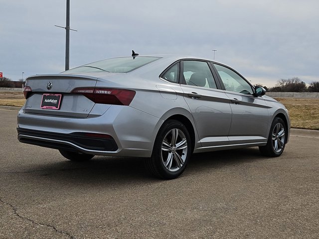 Used 2024 Volkswagen Jetta SE image 5