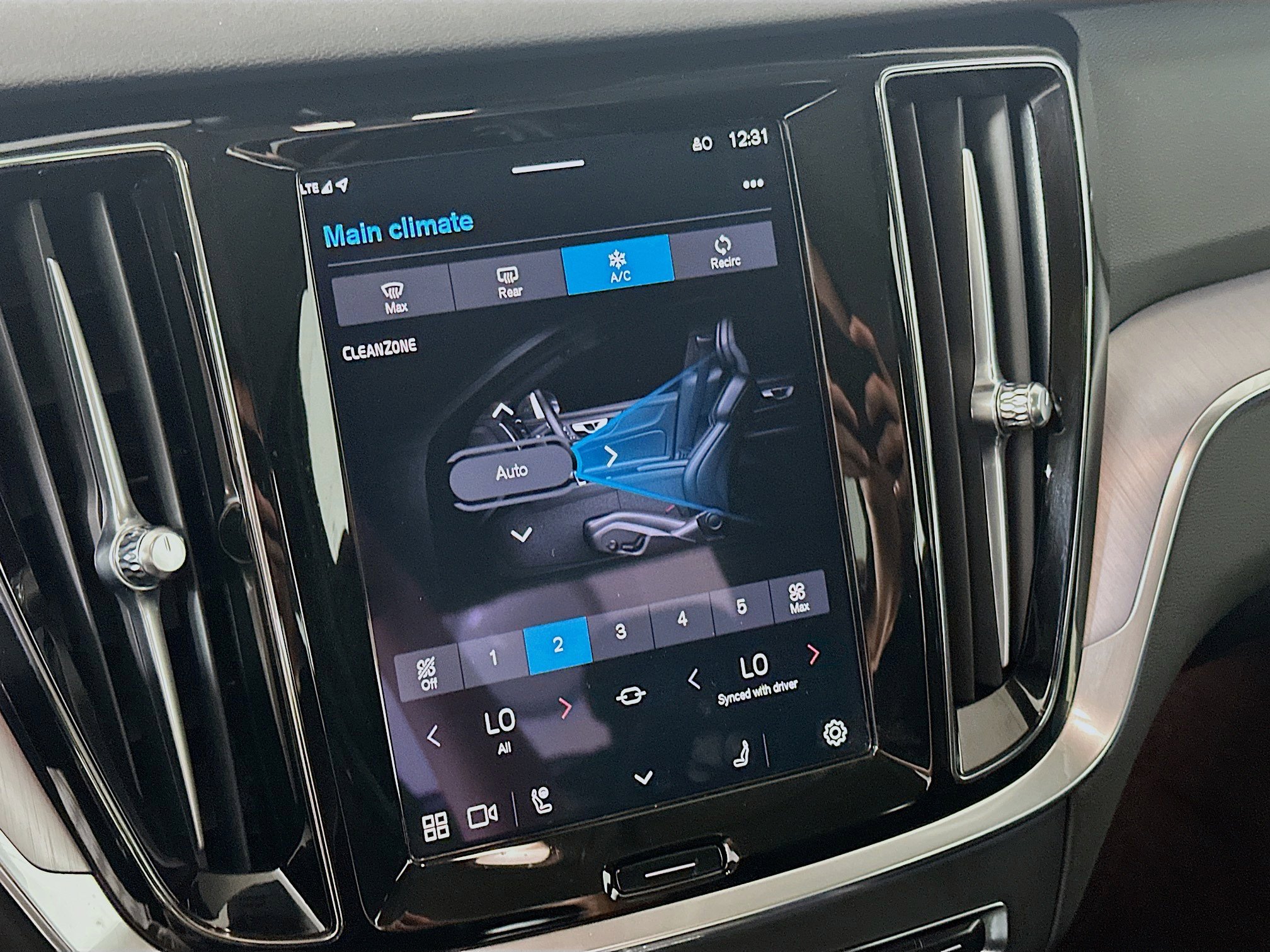 Used 2025 Volvo S60 B5 Core image 24