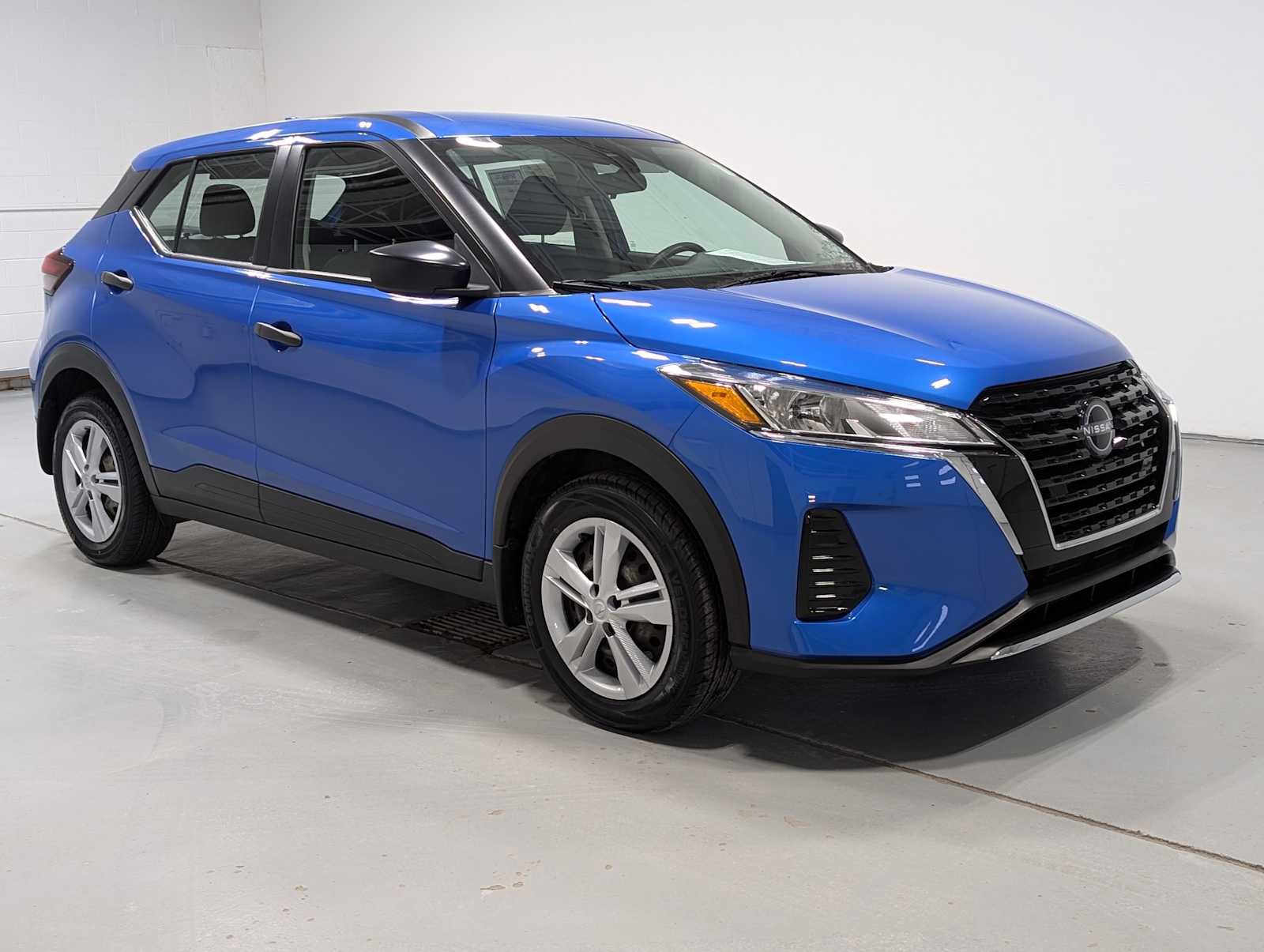 Used 2023 Nissan Kicks S image 6