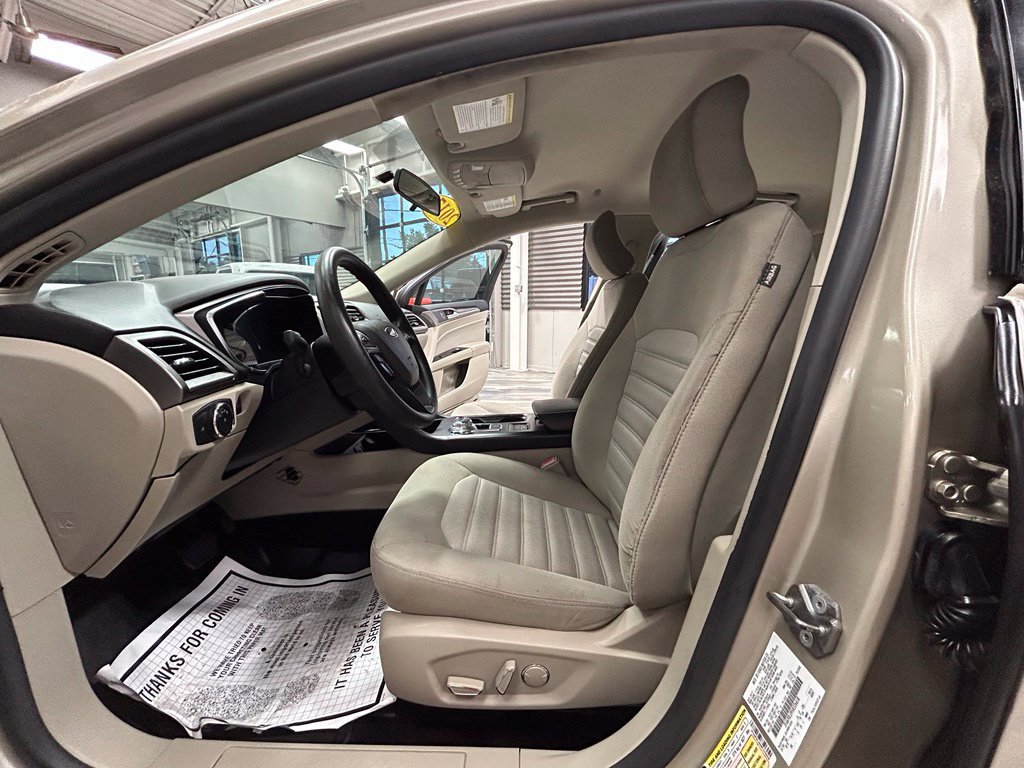 Used 2017 Ford Fusion SE FWD image 53