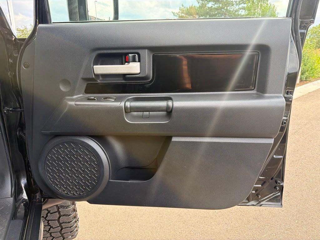Used 2007 Toyota FJ Cruiser 4WD w/ Upgrade Pkg 2 image 9