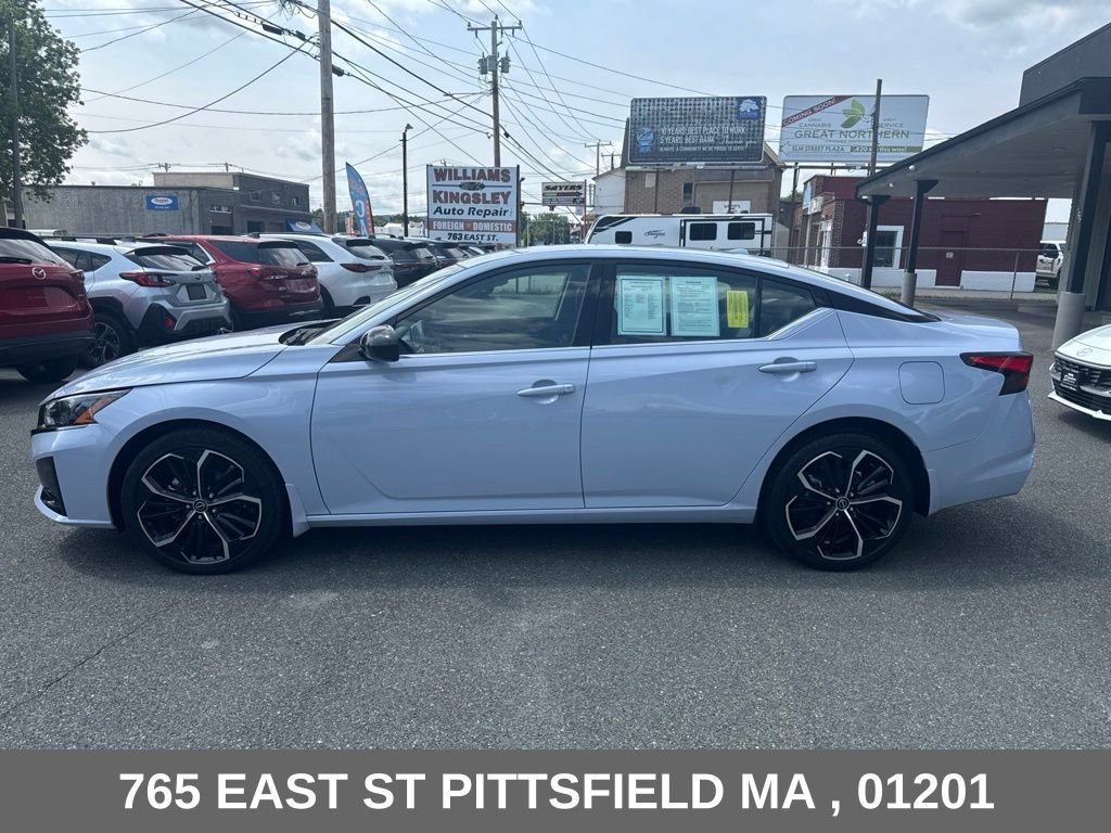 Used 2023 Nissan Altima 2.5 SR AWD/4WD image 4