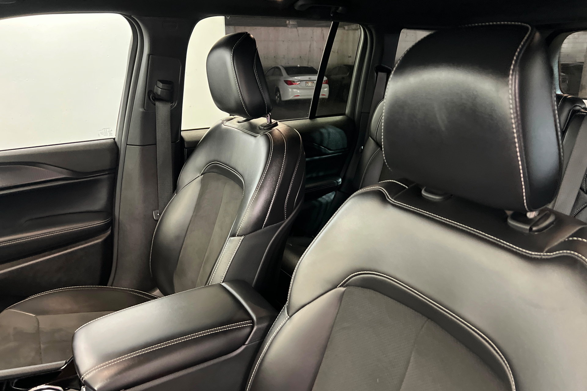 Used 2023 Jeep Grand Cherokee Altitude AWD/4WD image 17