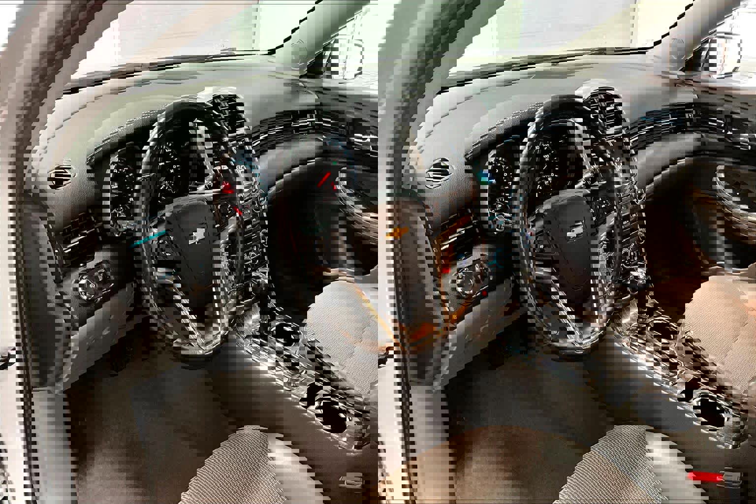 Used 2015 Chevrolet Malibu LT image 2