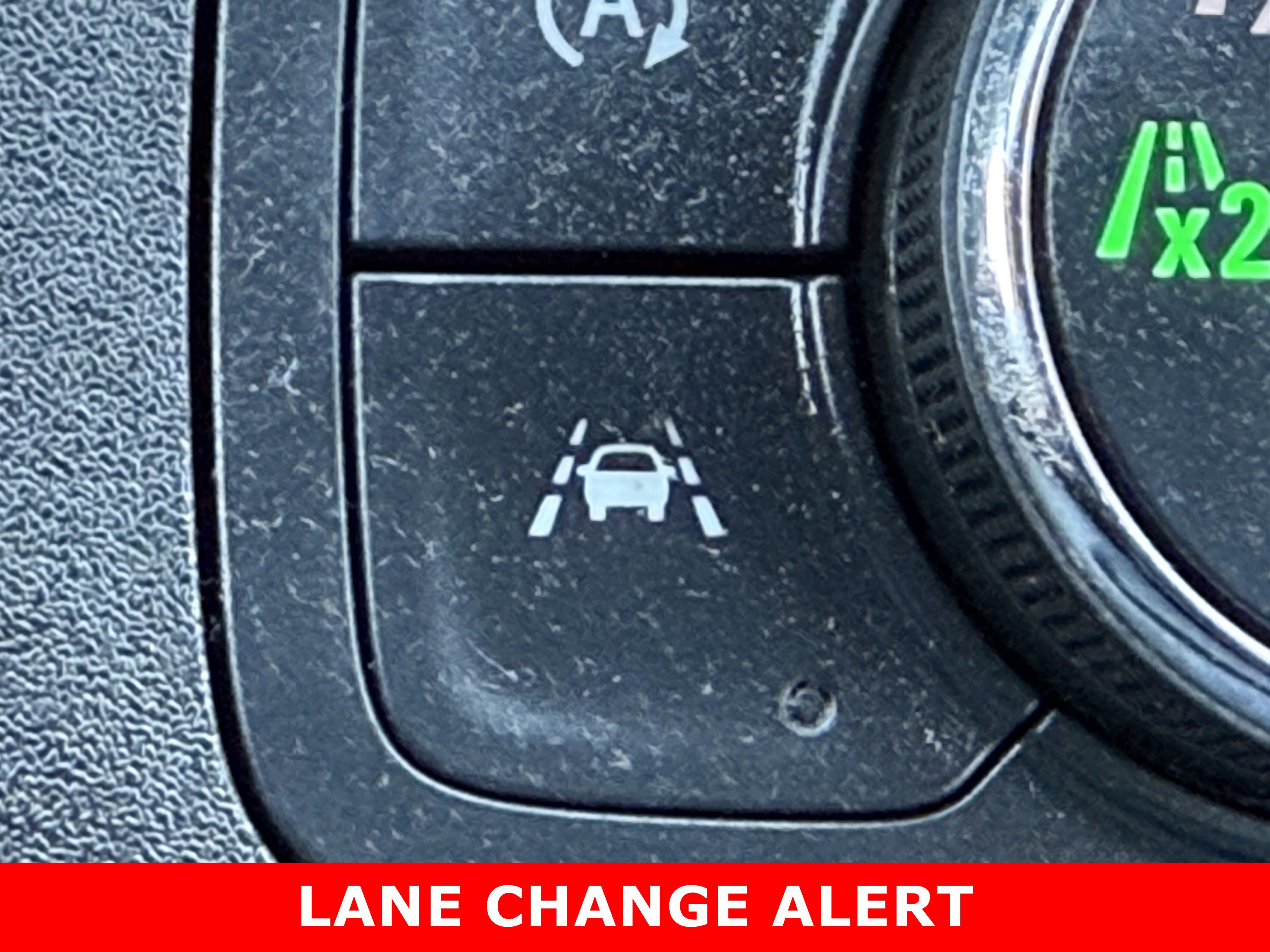 Used 2023 Chevrolet Traverse LT image 23