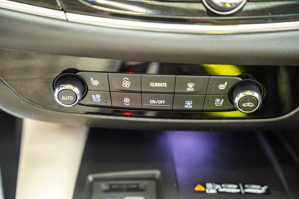 Used 2024 Buick Enclave Avenir w/ Avenir Technology Package AWD/4WD image 26