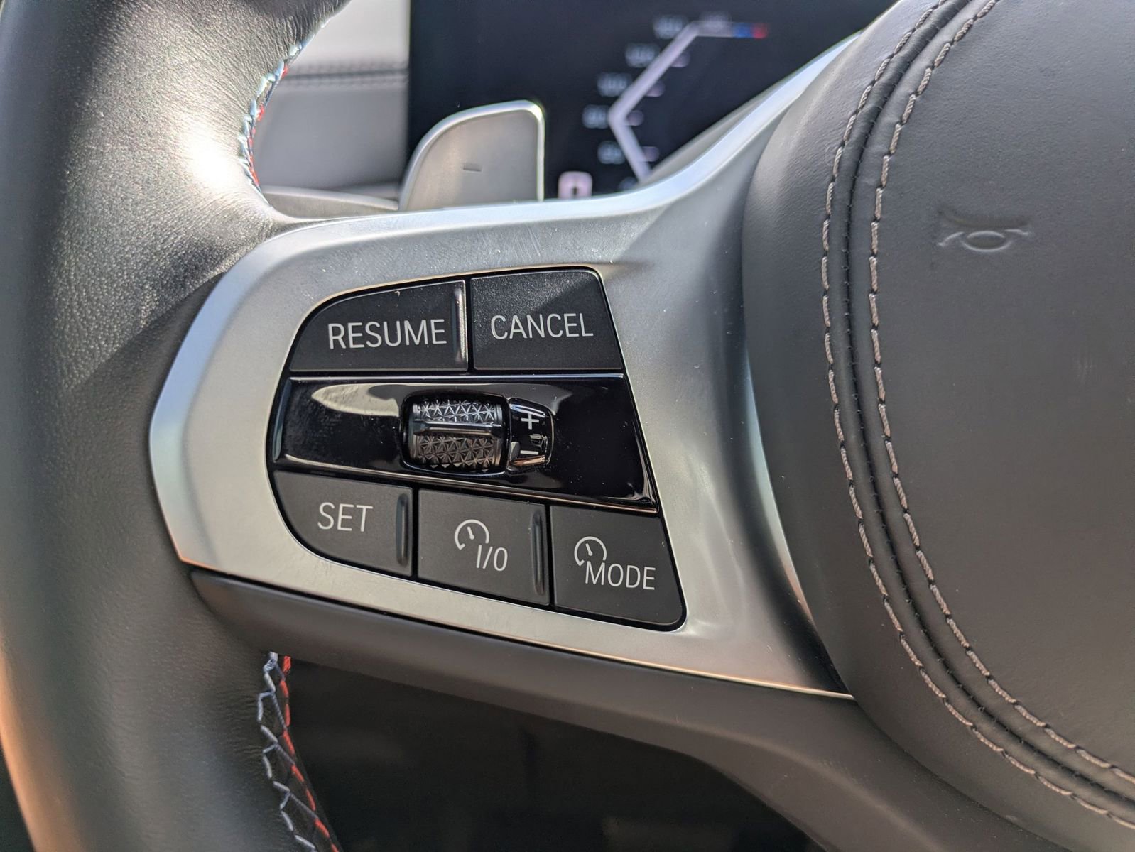 Used 2025 BMW X5 M60i w/ Executive Package image 17