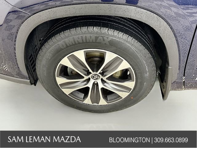Used 2021 Toyota Highlander XLE AWD/4WD image 30