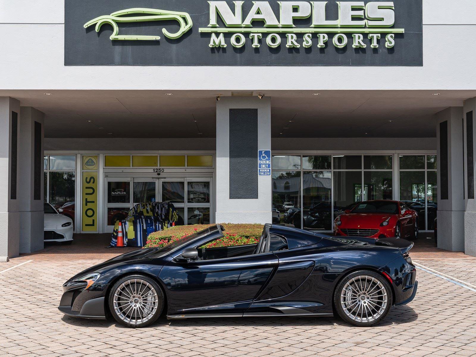 Used 2016 McLaren 675LT Spider image 18