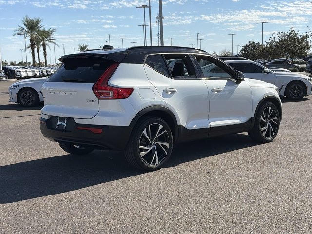 Used 2022 Volvo XC40 T5 R-Design w/ Advanced Package AWD/4WD image 6