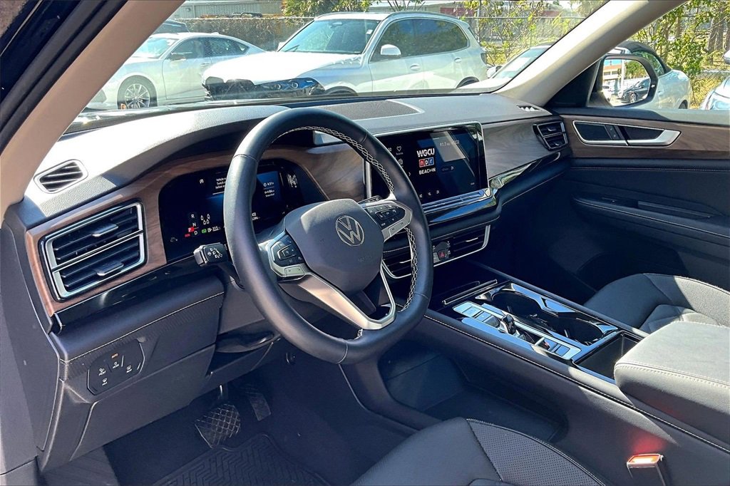 Certified 2025 Volkswagen Atlas SE w/ Panoramic Sunroof Package image 14