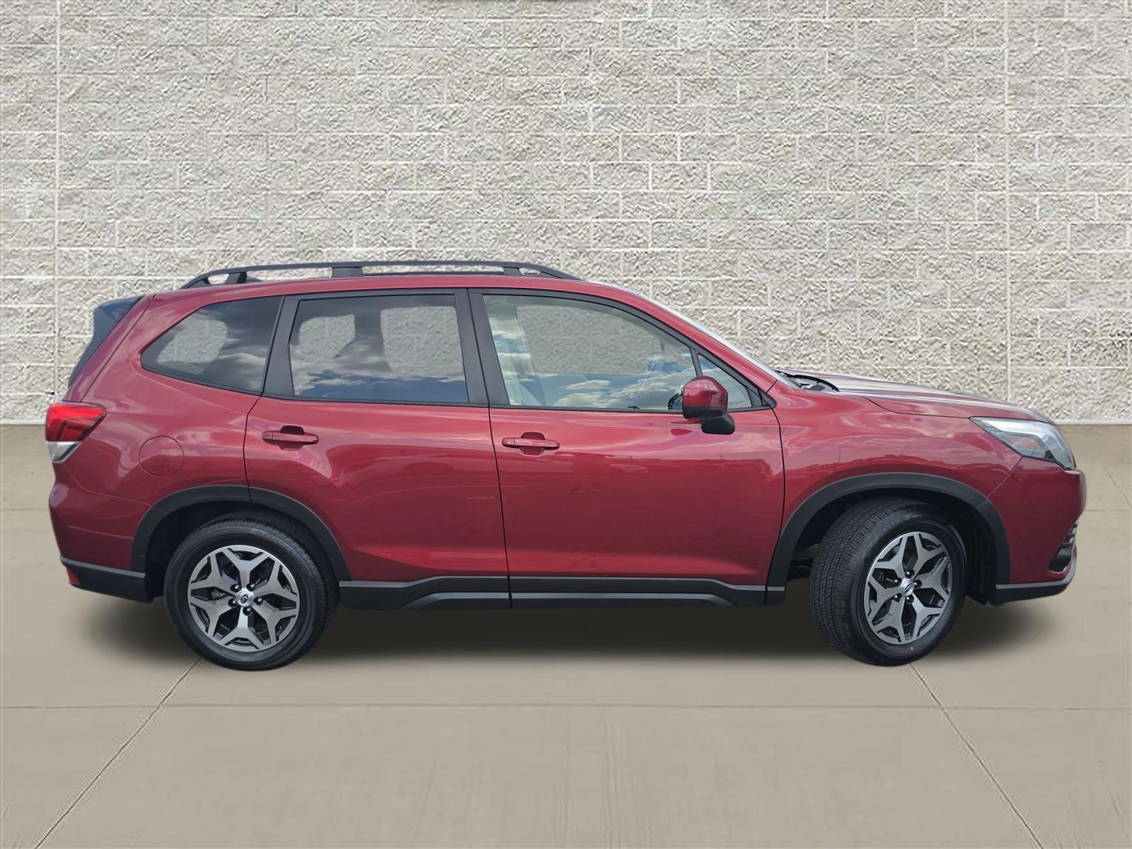 Certified 2024 Subaru Forester Premium AWD/4WD image 8