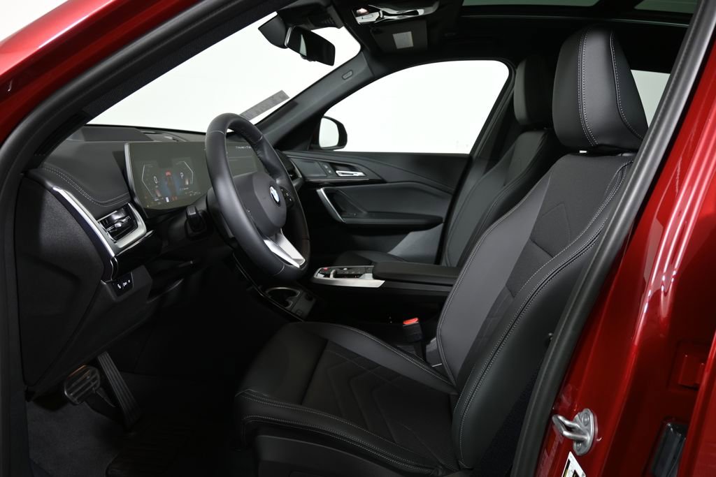 Used 2026 BMW X1 xDrive28i w/ Technology Package image 3
