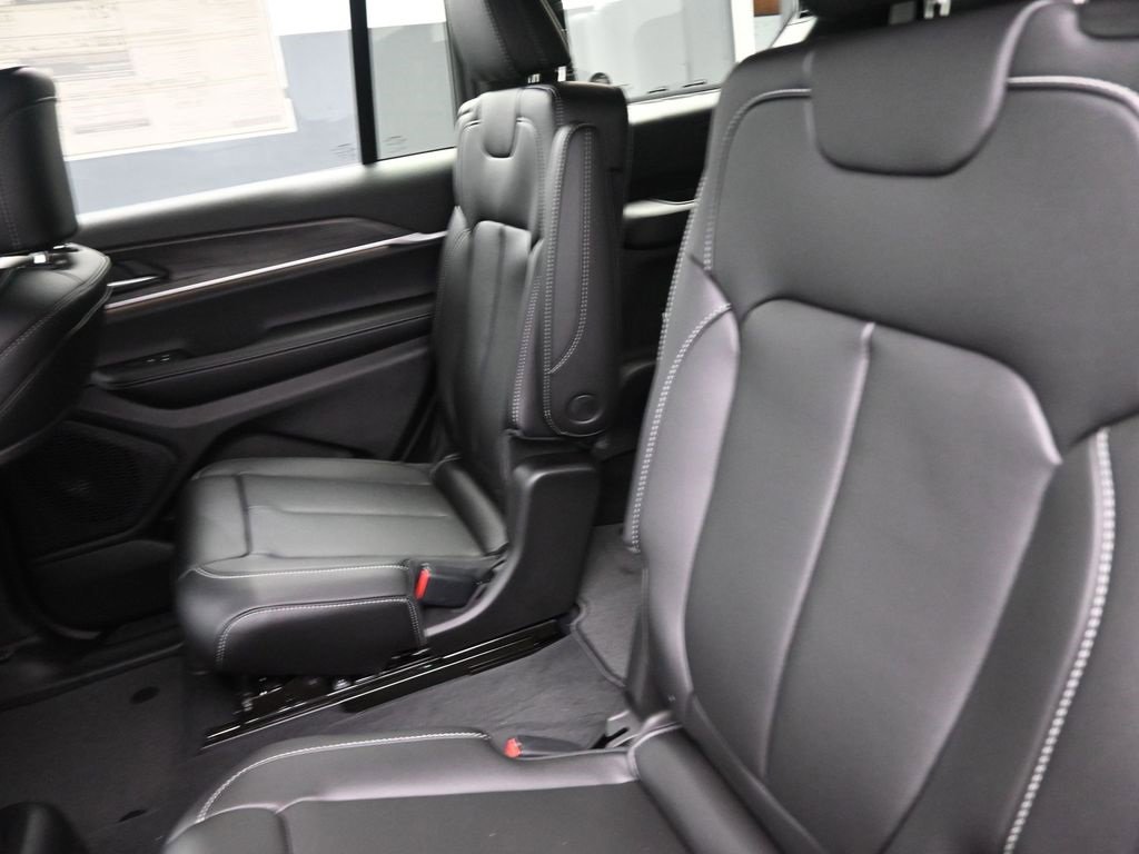 New 2025 Jeep Grand Cherokee L Limited w/ Black Appearance Package image 14