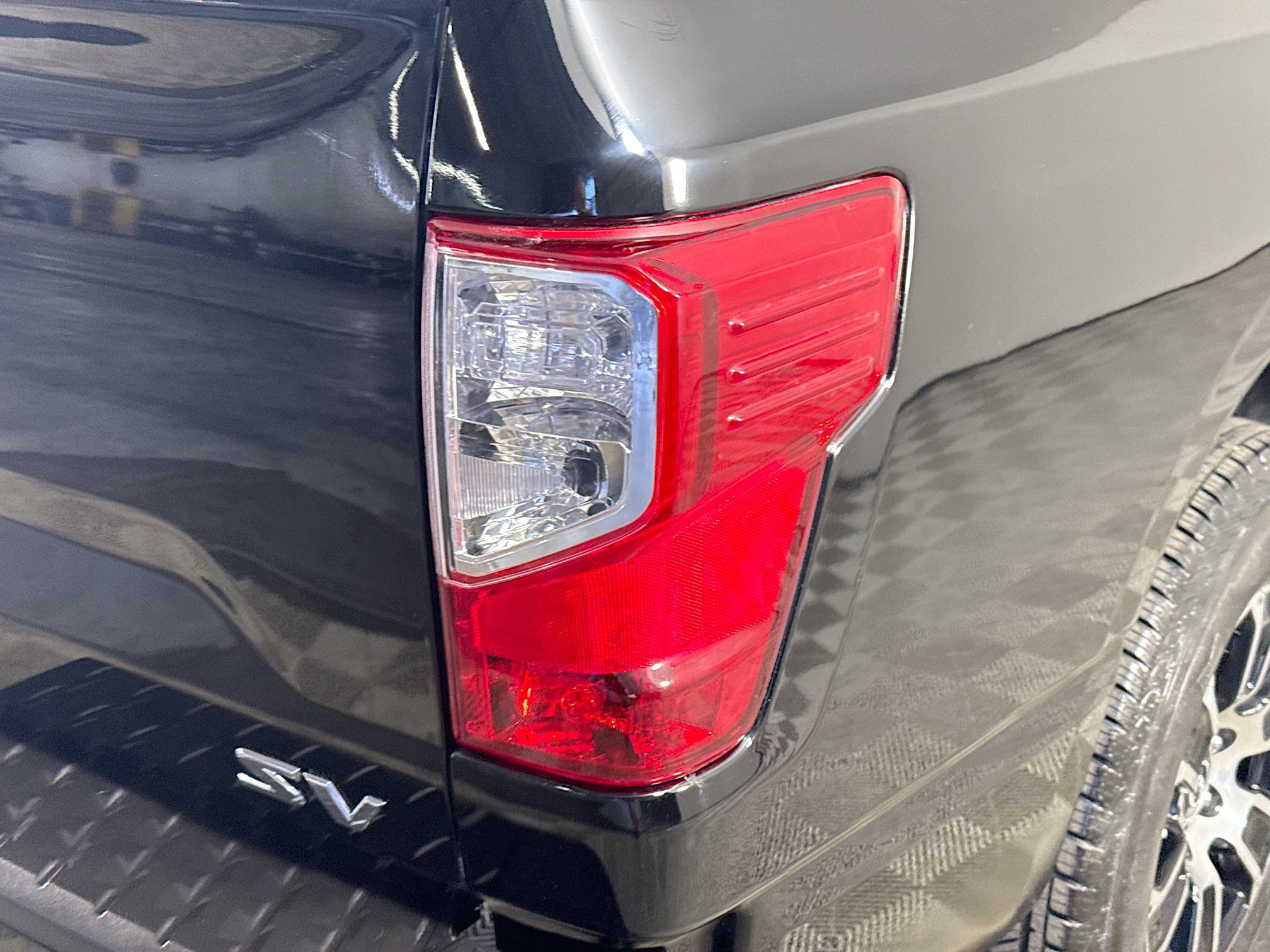 Used 2024 Nissan Titan SV w/ SV Convenience Package image 34