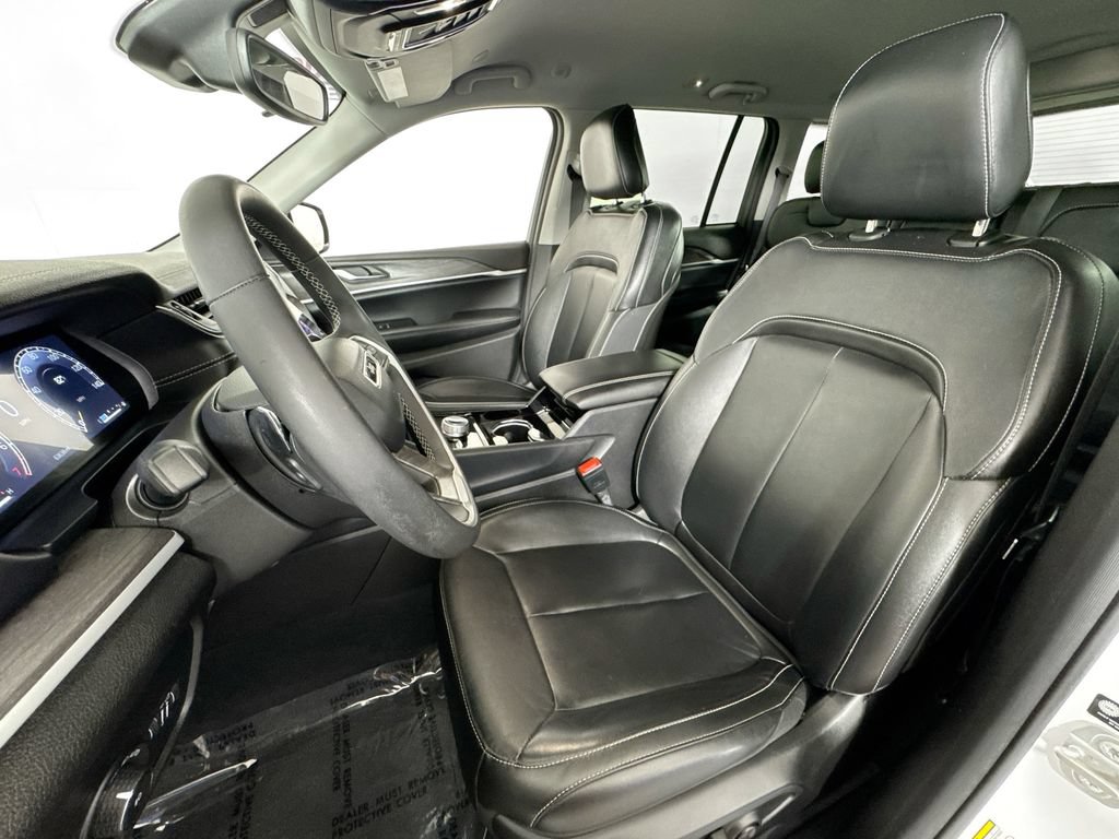 Used 2023 Jeep Grand Cherokee Limited AWD/4WD image 21