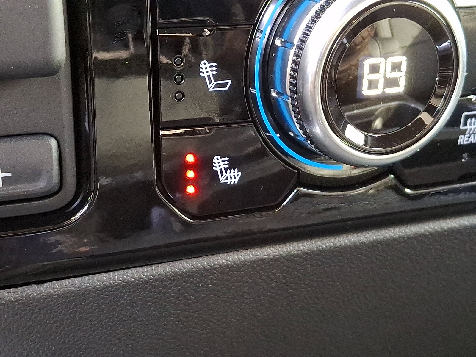 Certified 2025 GMC Sierra 2500 SLT w/ SLT Convenience Package image 26