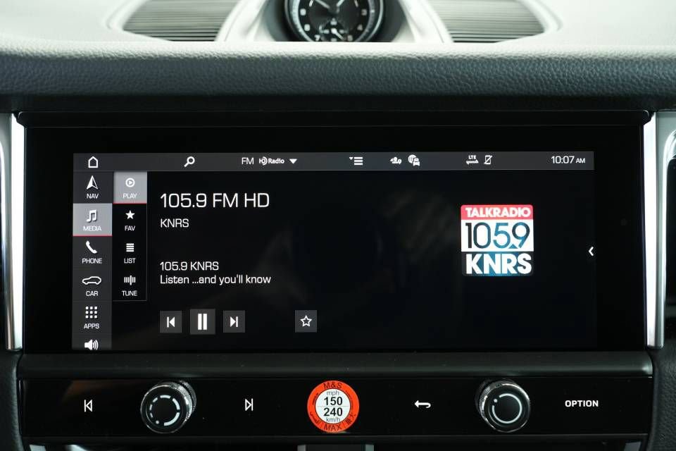 Certified 2025 Porsche Macan AWD/4WD image 18