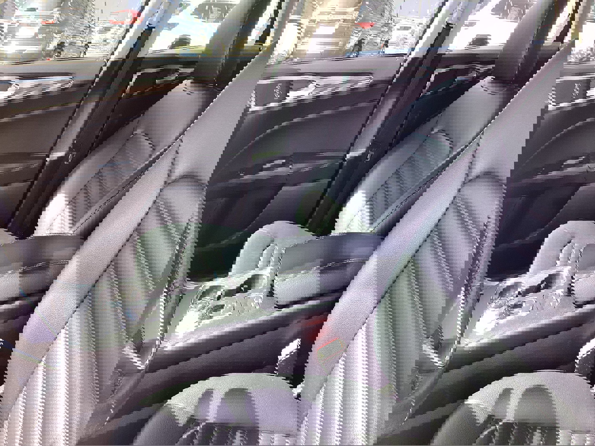 Used 2019 Ford Fusion SEL image 12