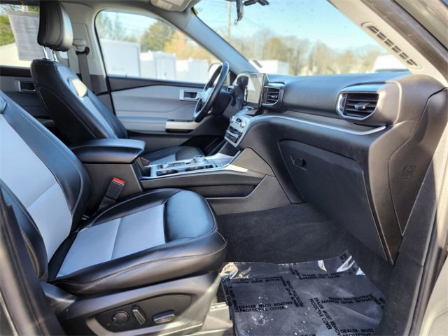 Certified 2022 Ford Explorer XLT w/ Equipment Group 202A image 11