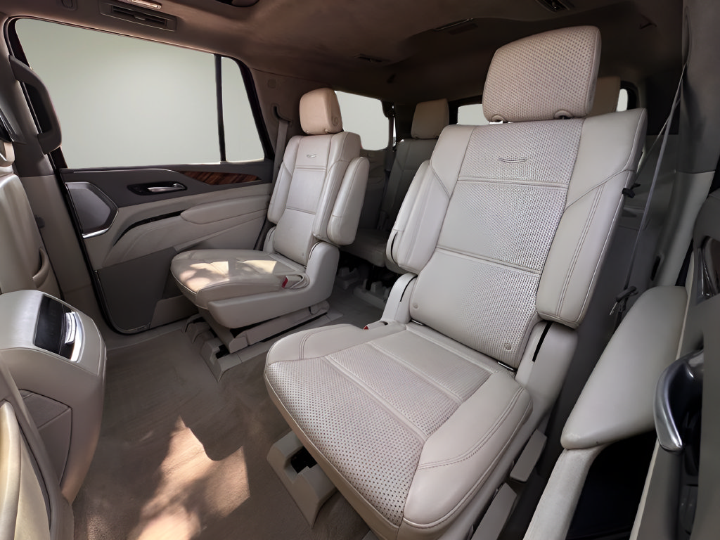 Used 2021 Cadillac Escalade Premium Luxury Platinum AWD/4WD image 17