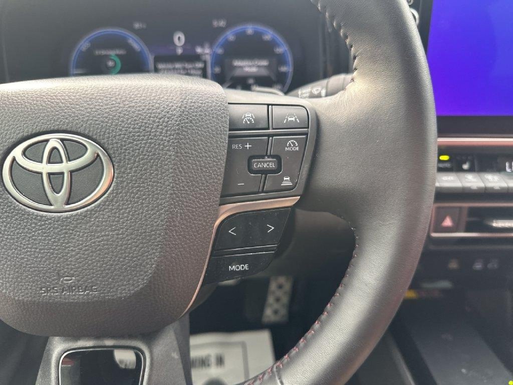 Used 2025 Toyota Camry XSE FWD image 13