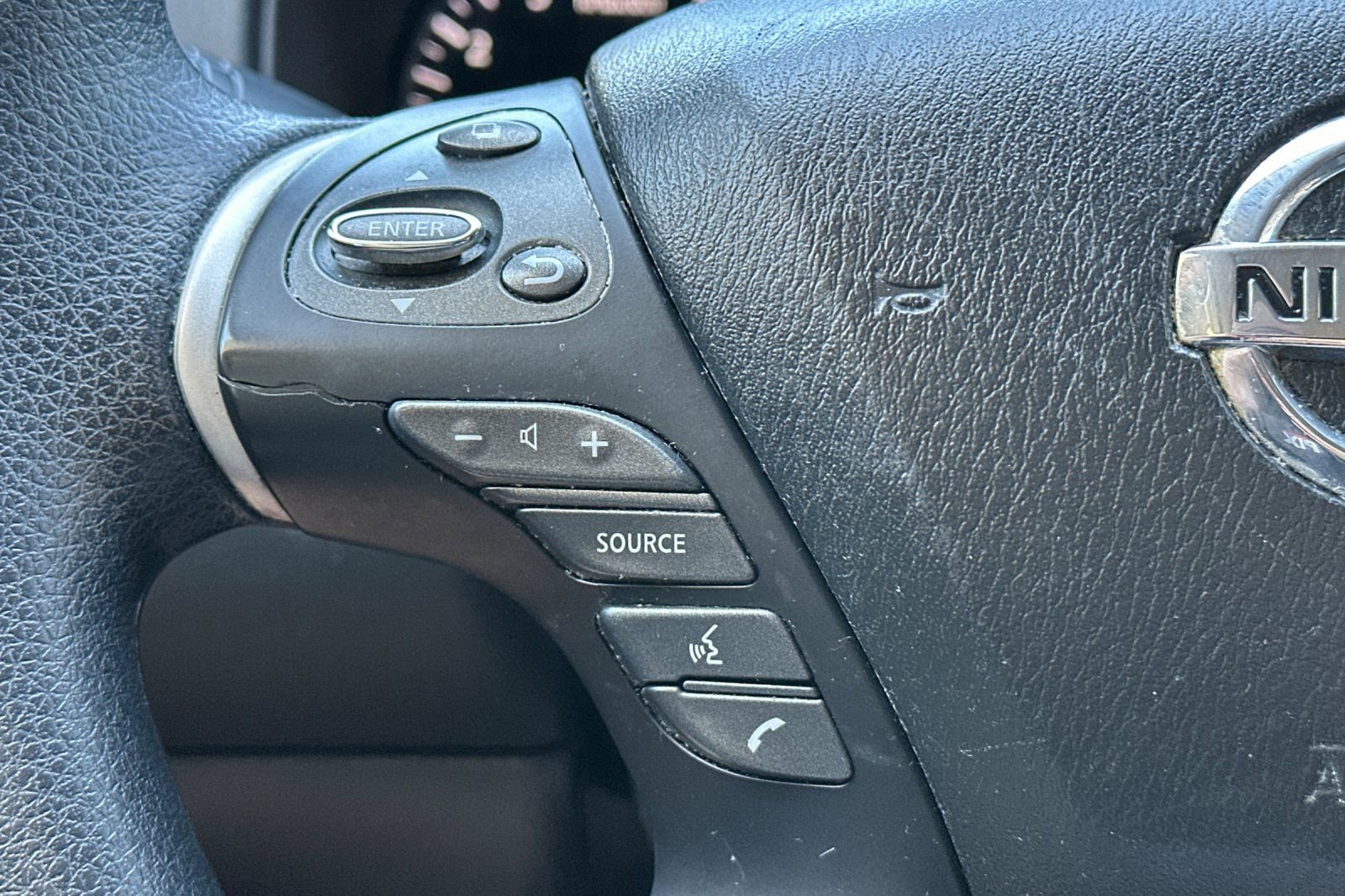 Used 2020 Nissan Pathfinder S FWD image 25