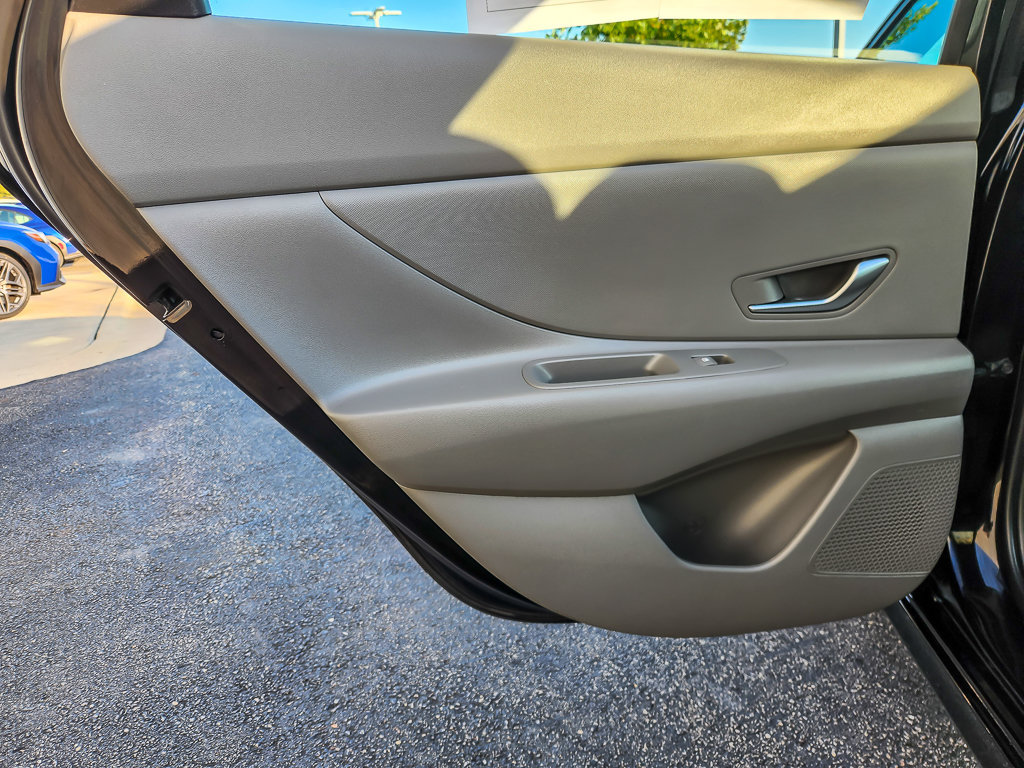 Used 2024 Hyundai Elantra SE FWD image 16