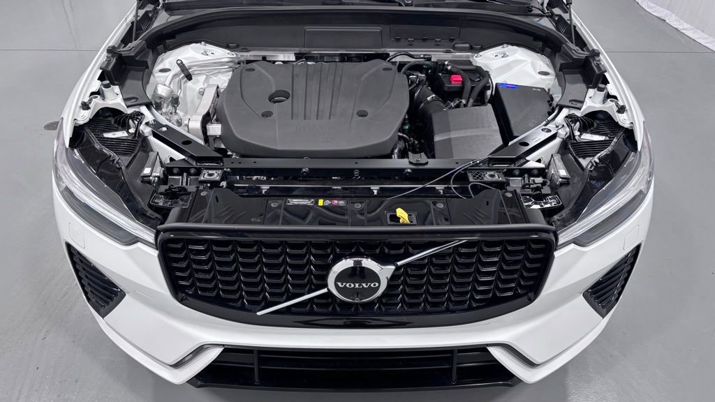 Certified 2025 Volvo XC60 B5 Plus image 31
